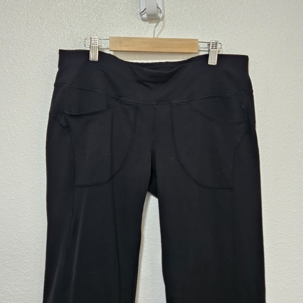 Athleta capri pants with front pockets and zip pocket back of pants size medium - Picture 2 of 13
